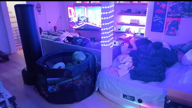 aperture is fat and needs a cpap - Fishtank LIVE Clip
